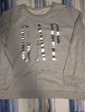 🔥GAP🔥 Silver Shiny Logo Gray Crewneck Sweatshirt